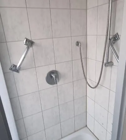 Schone, Moderne In *